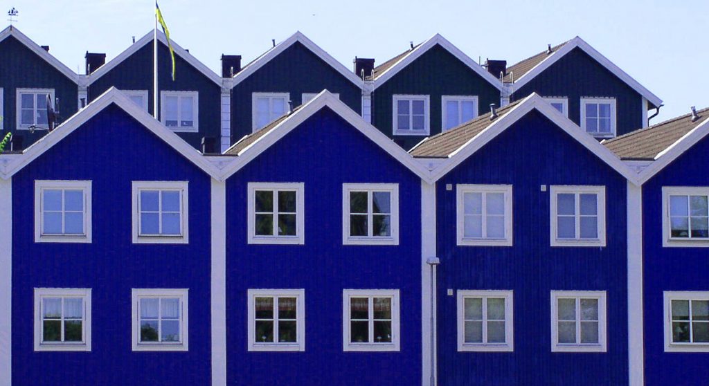 Maisons mitoyennes aux façades bleues